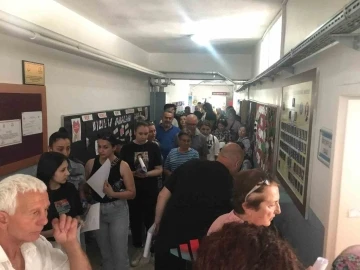 &Ccedil;ifte vatandaşlar sandığa gitti
