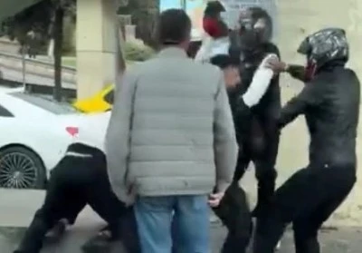 &Ccedil;ıkan kavgada tekme ve yumruklar havada u&ccedil;uştu