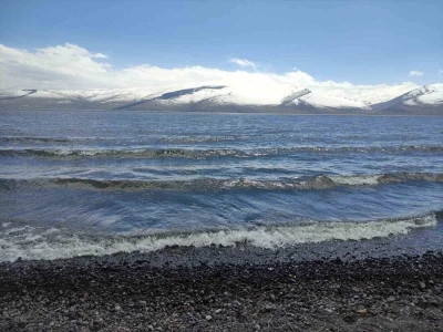 &Ccedil;ıldır G&ouml;l&uuml;&rsquo;ndeki buz tabakası tamamen &ccedil;&ouml;z&uuml;ld&uuml;
