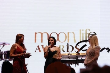 Cilt lekelerinden yola &ccedil;ıkarak patron oldu, &ouml;d&uuml;l&uuml;n&uuml; Seda Sayan&rsquo;ın elinden aldı
