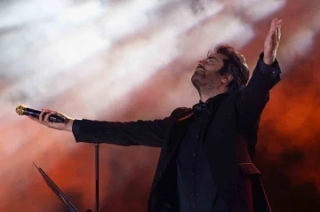 &Ccedil;im Konserleri&rsquo;nde Mahsun Kırmızıg&uuml;l sahne aldı
