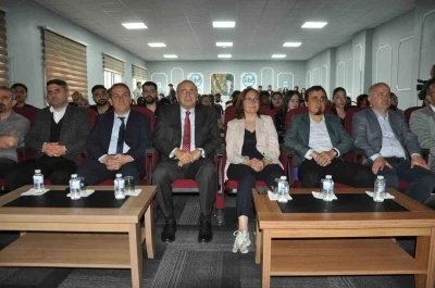 &Ccedil;imentaş Y&ouml;netim Kurulu Başkanı Taha Aksoy deneyimlerini &ouml;ğrencilerle paylaştı
