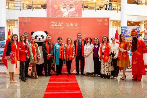 &Ccedil;in Yeni Yılı İzmir&rsquo;de k&uuml;lt&uuml;rel ş&ouml;lenle kutlandı
