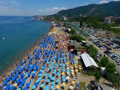 &Ccedil;ınarcık, yaz sezonunda 400 bin kişiyi ağırlıyor