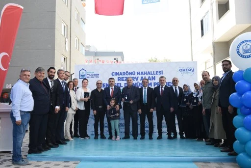 Bursa Yıldırım Belediyesi'nde kentsel d&ouml;n&uuml;ş&uuml;m devam ediyor: &Ccedil;ınar&ouml;n&uuml;'nde anahtarlar teslim edildi 