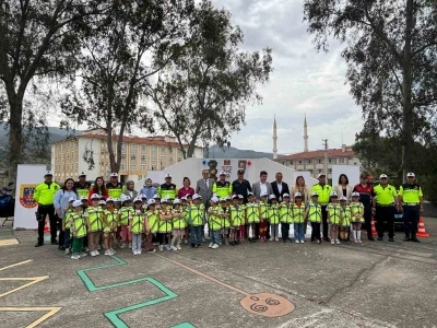 &Ccedil;ine&rsquo;de Anaokulu &ouml;ğrencilerine trafik eğitimi verildi
