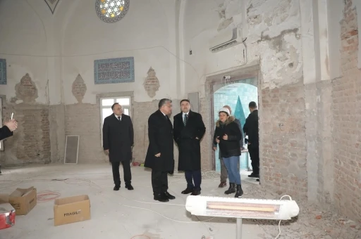 &Ccedil;inili Camii&rsquo;nde &ccedil;ini s&ouml;k&uuml;m işlemi devam ediyor
