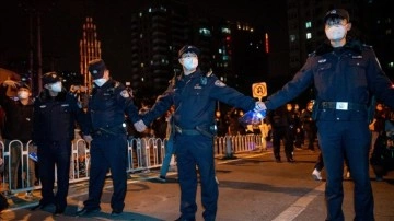 &Ccedil;in&rsquo;in Kovid-19'la bitmeyen sınavı, hak ve &ouml;zg&uuml;rl&uuml;k taleplerinin d&uuml;ğ&uuml;m&uuml; haline geldi
