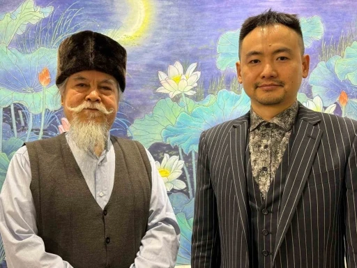 &Ccedil;inli baba ve oğlunun &ldquo;Sanatla B&uuml;y&uuml;mek&rdquo; sergisi sanatseverlerle buluştu
