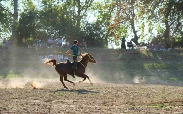 Bursa'da cirit&ccedil;iler 15 Temmuz şehitleri i&ccedil;in sahaya indi