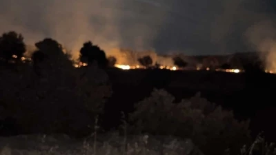 &Ccedil;ivril&rsquo;de arazi yangını ekiplerin m&uuml;dahalesiyle s&ouml;nd&uuml;r&uuml;ld&uuml;