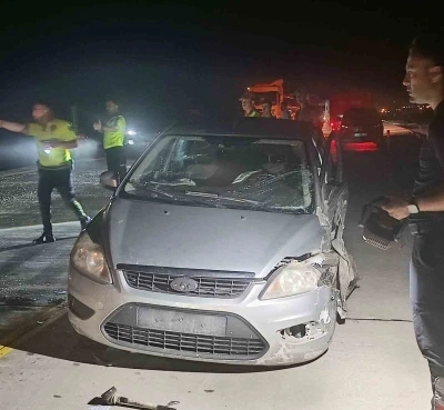 Cizre&rsquo;de hafif ticari ara&ccedil; ile otomobil &ccedil;arpıştı: 6 yaralı
