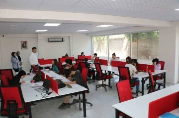 Cizre&rsquo;de &ouml;ğrenci ve KPSS adayları okuma salonlarında ders &ccedil;alışıyor
