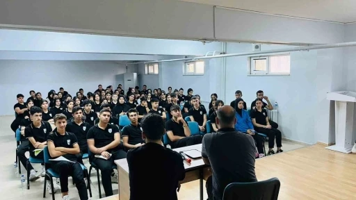 Cizre&rsquo;de &ouml;ğrencilere motivasyon semineri verildi
