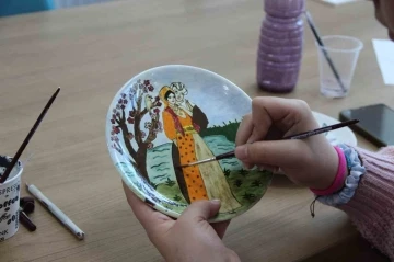 Cizre tarihi ve değerleri, &ccedil;ini işlemeli tabaklarda sunuluyor
