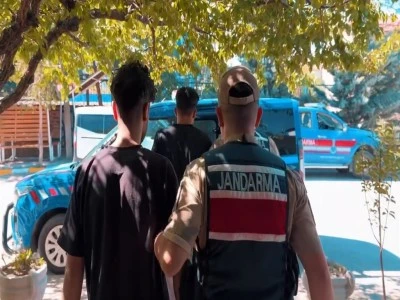&Ccedil;obanları silahla tehdit edip 800 k&uuml;&ccedil;&uuml;kbaşı gasp ettiler