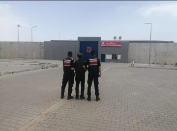 &Ccedil;ocuğun cinsel istismarı su&ccedil;undan aranan şahsı jandarma yakaladı
