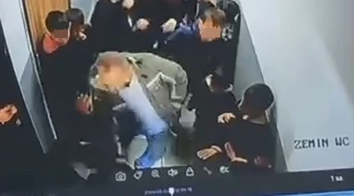  &Ccedil;ocuğuna kartopu atan 8 yaşındaki &ouml;ğrenciyi koridorda d&ouml;vd&uuml;