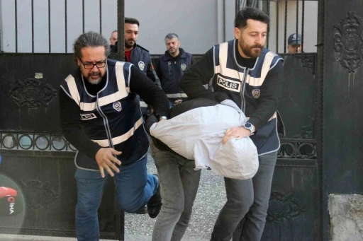 &Ccedil;ocuğunun boğazına bı&ccedil;ak dayayan cani babaya 6,5 yıl hapis talebi
