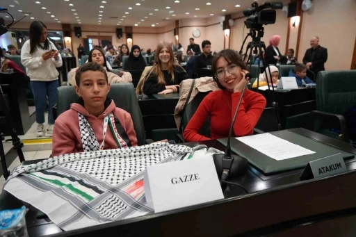 &Ccedil;ocuk Meclisi&rsquo;nden d&uuml;nyaya &rsquo;barış&rsquo; &ccedil;ağrısı
