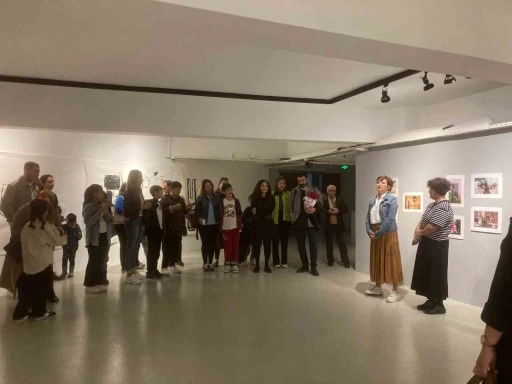 &Ccedil;ocuk sanat&ccedil;ıların eserleri Teneff&uuml;s&rsquo;te sergileniyor
