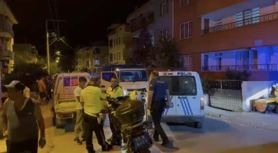 &Ccedil;ocuk s&uuml;r&uuml;c&uuml; kamyonetini ka&ccedil;mak isterken polis arabasına &ccedil;arptı