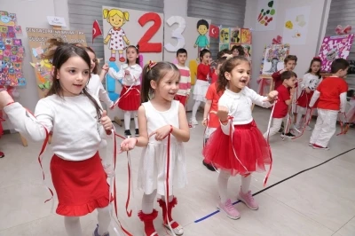 &Ccedil;ocuklar 23 Nisan&rsquo;ı Osmangazi&rsquo;de coşkuyla kutladı