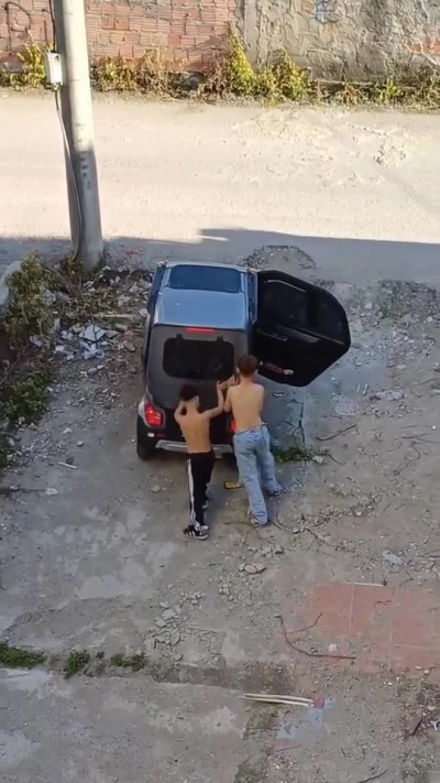 &Ccedil;ocuklar babalarının elektrikli aracını ka&ccedil;ırdı, şarj bitince yolda kaldılar
