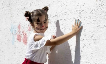 &Ccedil;ocuklar duvar boyama etkinliğinde buluştu
