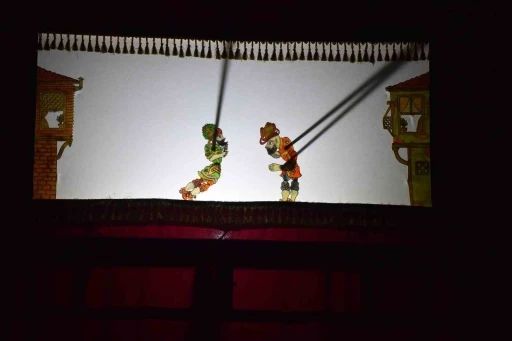 &Ccedil;ocuklar Hacivat-Karag&ouml;z oyunuyla eğlendi
