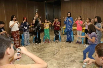 &Ccedil;ocuklar hem eğlendi hem &ouml;ğrendi
