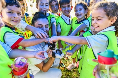 &Ccedil;ocuklar Patili Dostlarıyla Buluştu