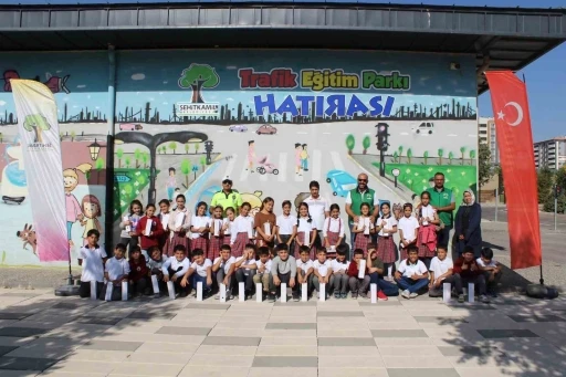 &Ccedil;ocuklar, trafik kurallarını eğlenerek &ouml;ğreniyorlar
