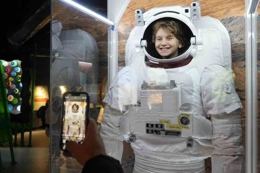 &Ccedil;ocuklar yarıyıl tatilinde G&ouml;kmen Uzay Havacılık Merkezi&rsquo;ne koştu