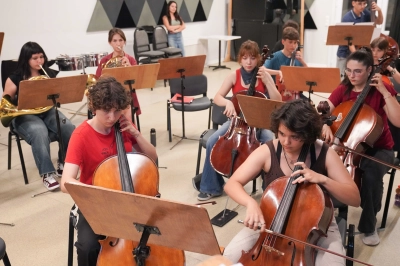 &Ccedil;ocuklar Yaz Tatillerini M&uuml;zikle Ge&ccedil;iriyor