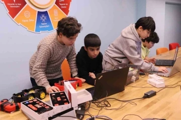 &Ccedil;ocuklar, yerli ve milli kart kullanarak otonom ara&ccedil; &uuml;retiyor
