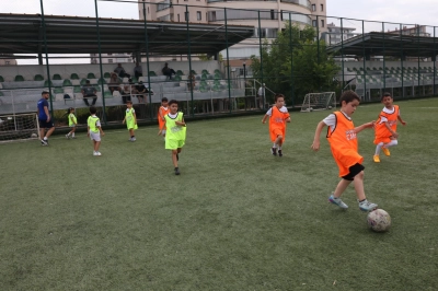 &Ccedil;ocuklara &Uuml;cretsiz Futbol Okulu
