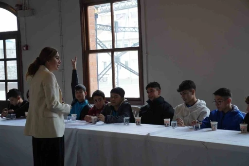 &Ccedil;ocukların g&ouml;z&uuml;nden afet risklerine karşı &ccedil;alıştay
