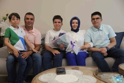 &Ccedil;ocuklarına en iyi şekilde bakıyor, başarılı bir avukat olmak istiyor
