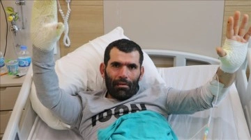 &Ccedil;ocuklarına yemek pişirirken n&ouml;bet ge&ccedil;irip sobaya d&uuml;şen &ccedil;ift&ccedil;inin tedavisi s&uuml;r&uuml;yor