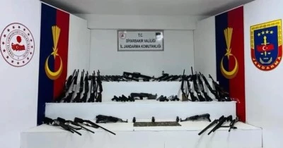 &Ccedil;ok sayıda ilde silah ve m&uuml;himmat ka&ccedil;ak&ccedil;ılığına darbe! 