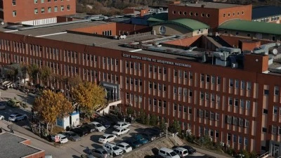 &Ccedil;ok sayıda &uuml;niversite &ouml;ğrencisi yemekhanede yemek yedikten sonra zehirlendi