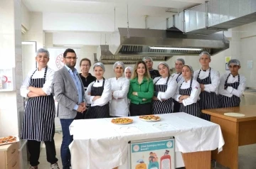 &Ccedil;&ouml;lyak&rsquo;lı &ouml;ğrencilere gl&uuml;tensiz pizza