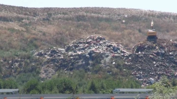 &Ccedil;&ouml;p d&ouml;k&uuml;m sahasında &ccedil;ıkan yangın 2,5 saat sonra s&ouml;nd&uuml;r&uuml;ld&uuml;
