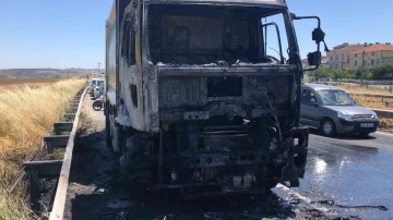 &Ccedil;&ouml;p kamyonu alev topuna d&ouml;nd&uuml;
