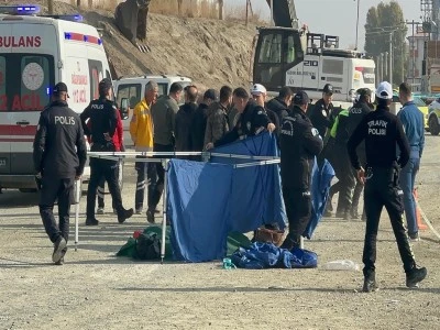 &Ccedil;&ouml;p kamyonunun &ccedil;arptığı 5 &ccedil;ocuk annesi &ouml;ld&uuml;