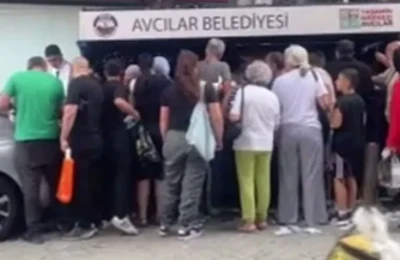 &Ccedil;&ouml;pe atılan &uuml;r&uuml;nler i&ccedil;in kuyruk oluşturdular