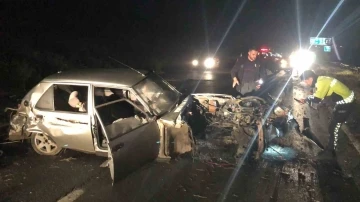&Ccedil;orlu&rsquo;da feci kaza: Hurdaya d&ouml;nen otomobilin motoru &ccedil;ıktı
