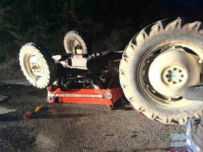 Devrilen trakt&ouml;r&uuml;n altında kalan s&uuml;r&uuml;c&uuml; hayatını kaybetti