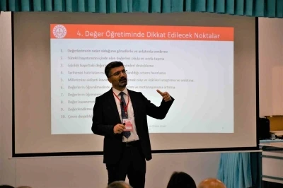 &Ccedil;orum&rsquo;da T&uuml;rkiye y&uuml;zyılı maarif modeli tanıtıldı
